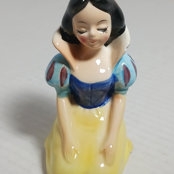 Disney Snow White Salt & Pepper Shaker Walt Disney Productions - Picture 3 of 8